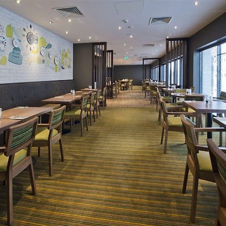 Premier Inn London Chiswick エクステリア 写真