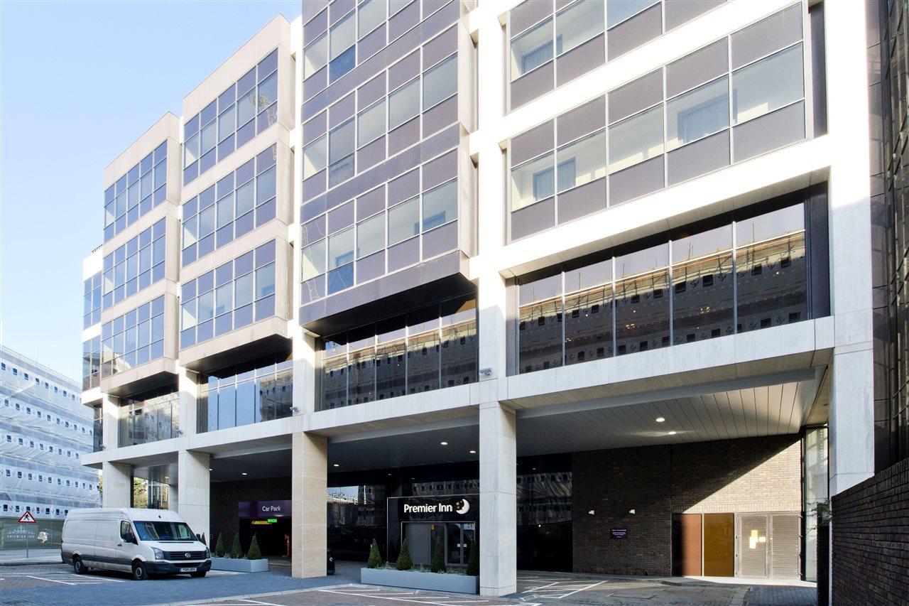 Premier Inn London Chiswick エクステリア 写真