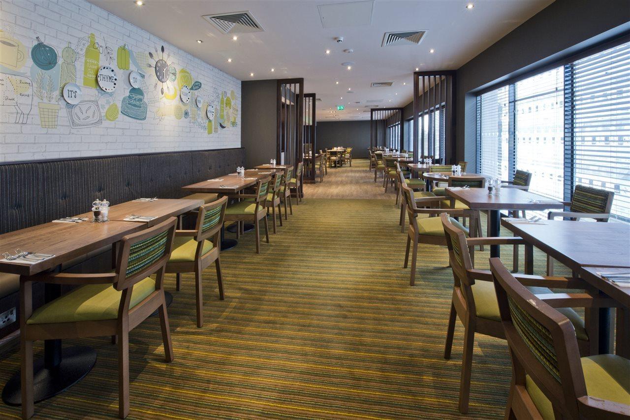 Premier Inn London Chiswick エクステリア 写真