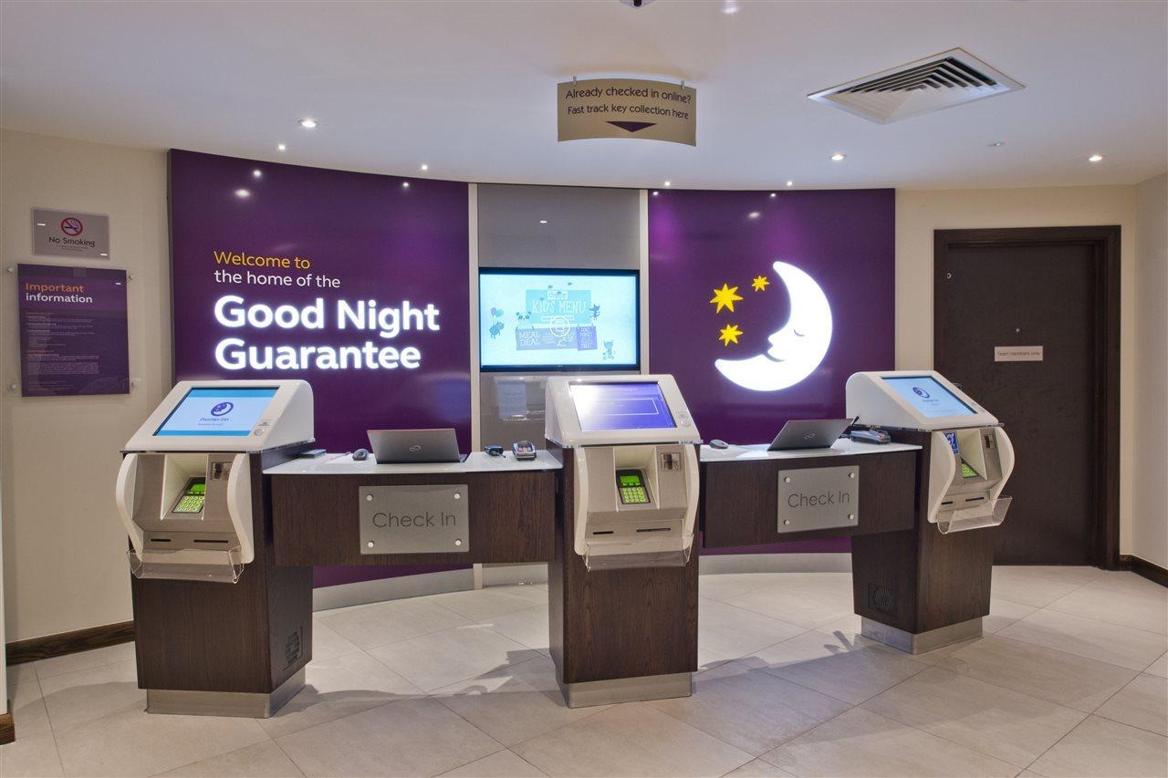 Premier Inn London Chiswick エクステリア 写真