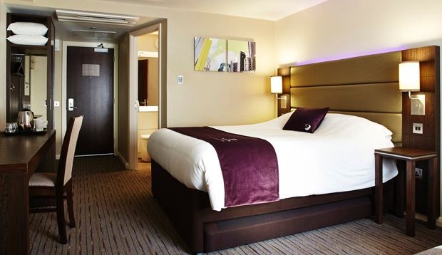 Premier Inn London Chiswick エクステリア 写真