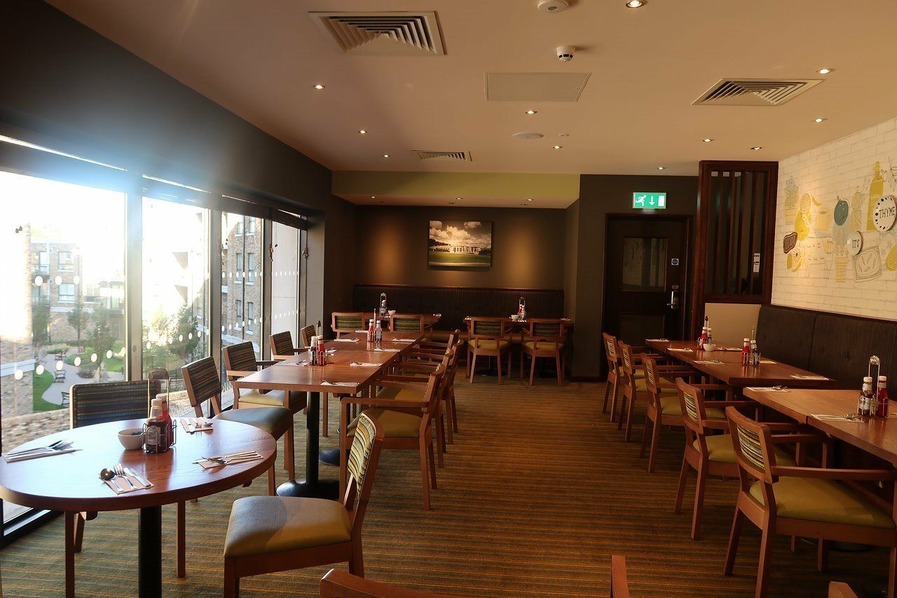 Premier Inn London Chiswick エクステリア 写真